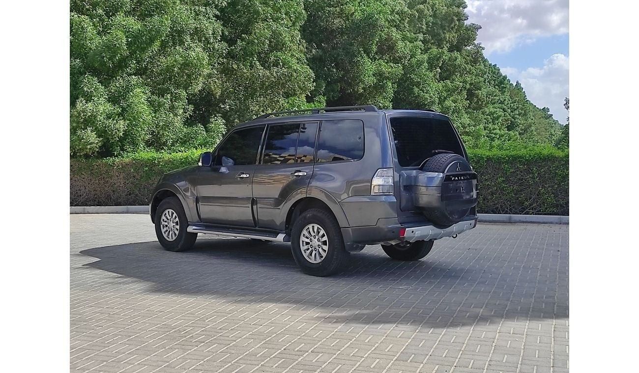 Mitsubishi Pajero GLS 3.5L (186 HP) (7 Seater) Mitsubishi pajero 2013  full automatic