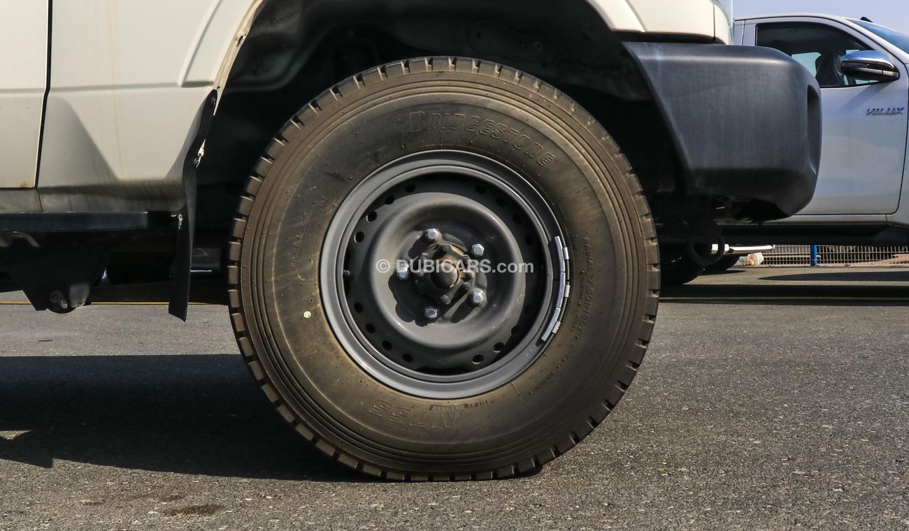 Toyota Land Cruiser 70 V6 4WD