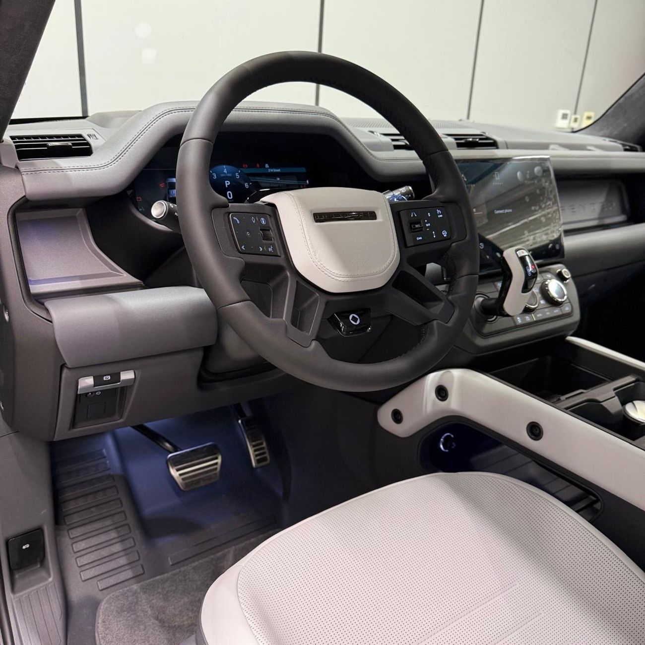 لاند روفر ديفندر OCTA P635 | GCC Specs | 5 years warranty and service