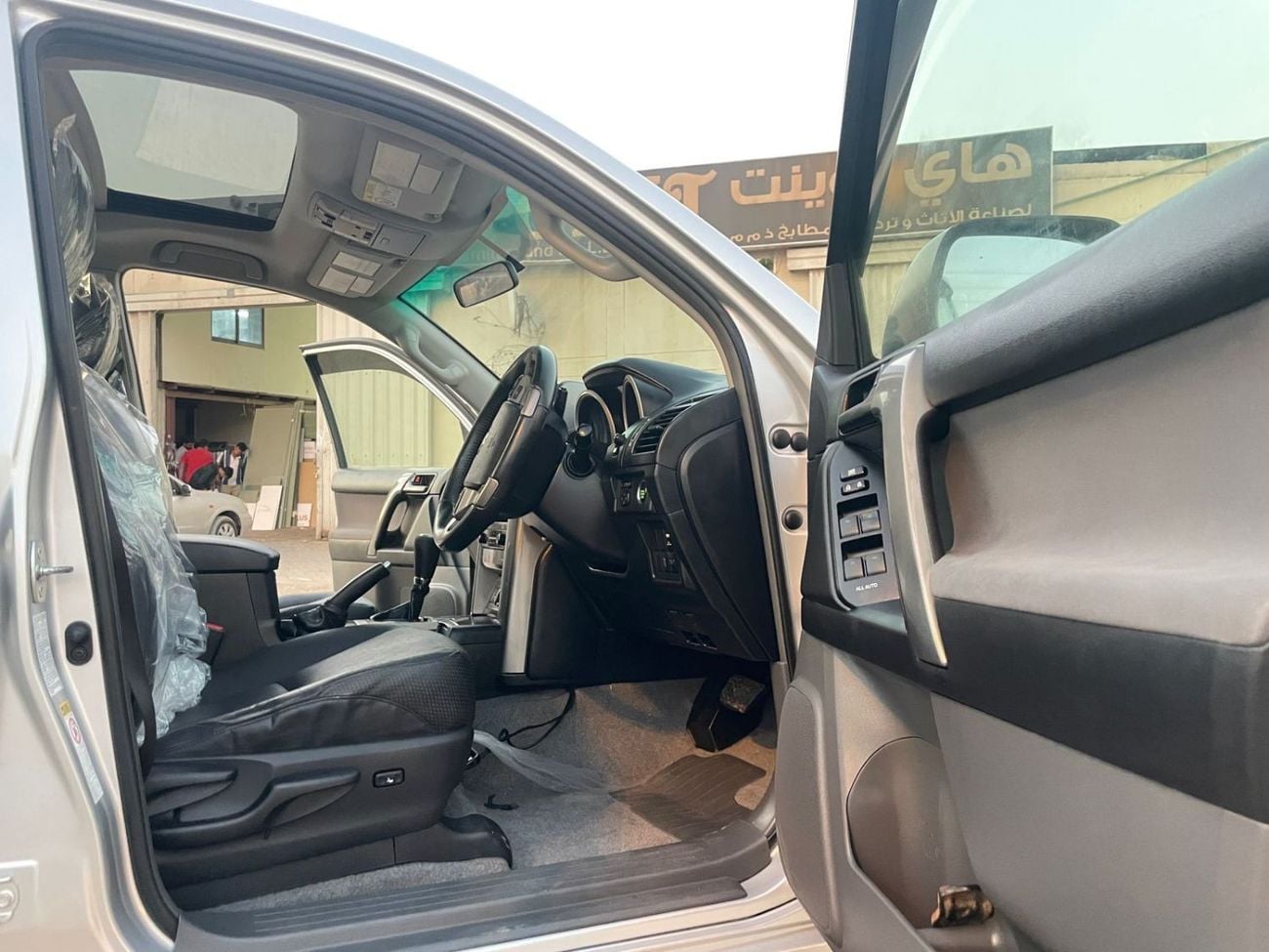 Toyota Prado TOYOTA LANDCRUISER PRADO 2013 SILVER 4WD AT DIESEL = RIGHT HAND