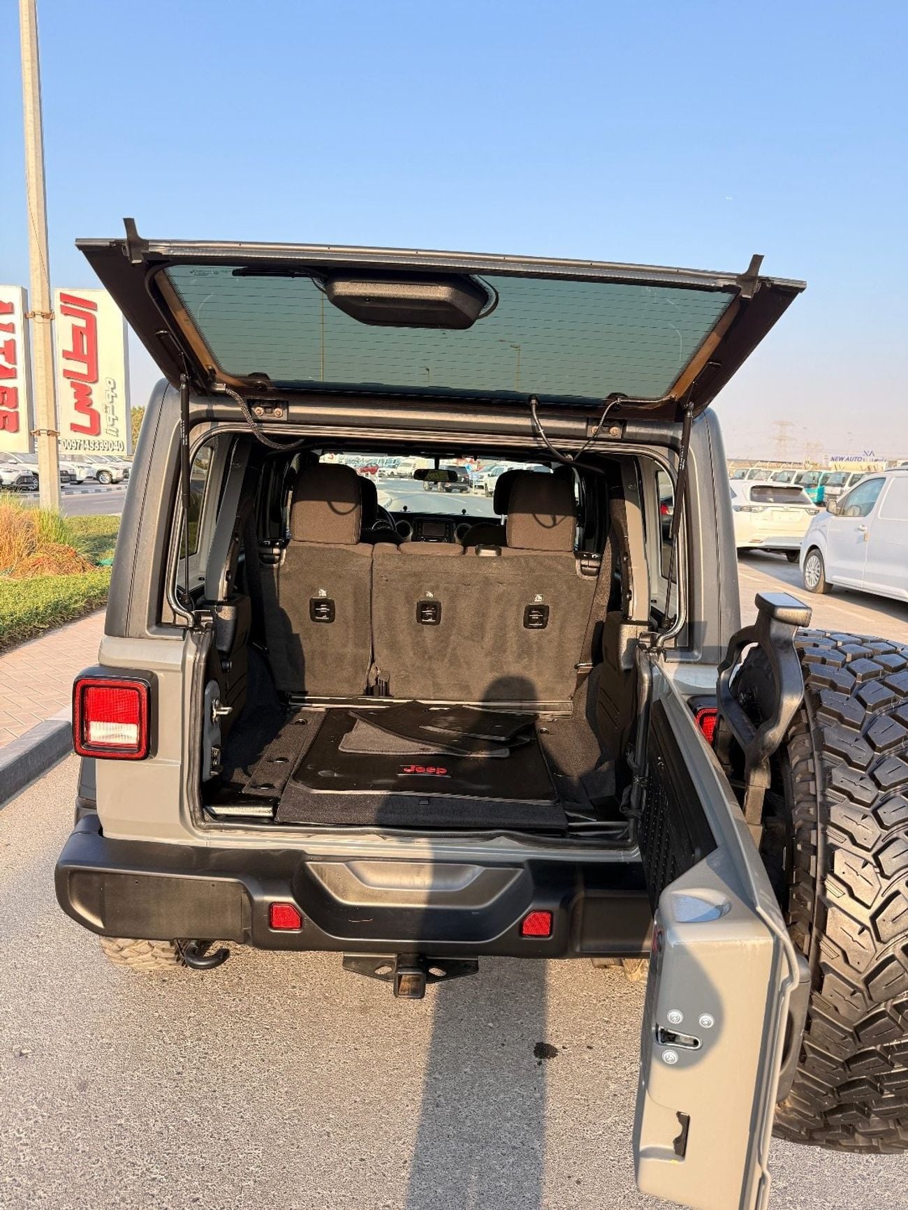 Jeep Wrangler Unlimited Sport 3.6L A/T