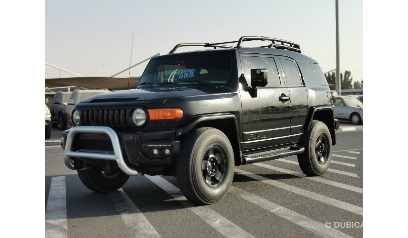 تويوتا إف جي كروزر 4.0L Petrol, 17”Alloy Rims, Fog Lamps, Xenon Headlights, LOT-568