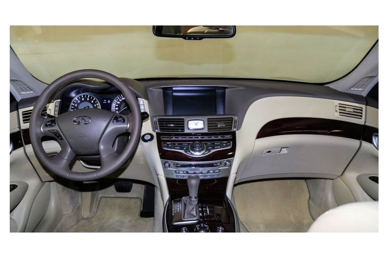 Infiniti Q70 LUXE 3.7L With 3 Years or 100,000KM GCC Warranty!!