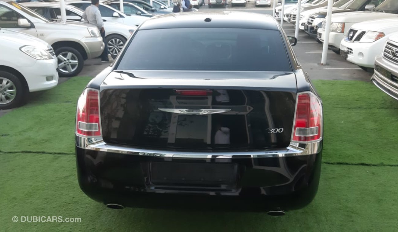 Chrysler 300 Import - No. 2 - Cruise Control - Alloy Wheels - Leather, in excellent condition, without any costs