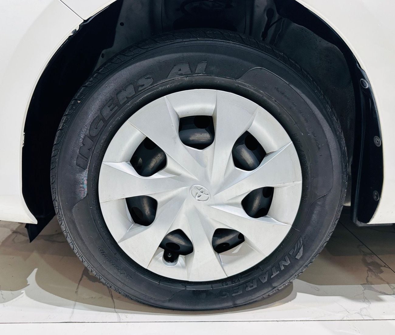 تويوتا يارس Std 1.3L hatchback