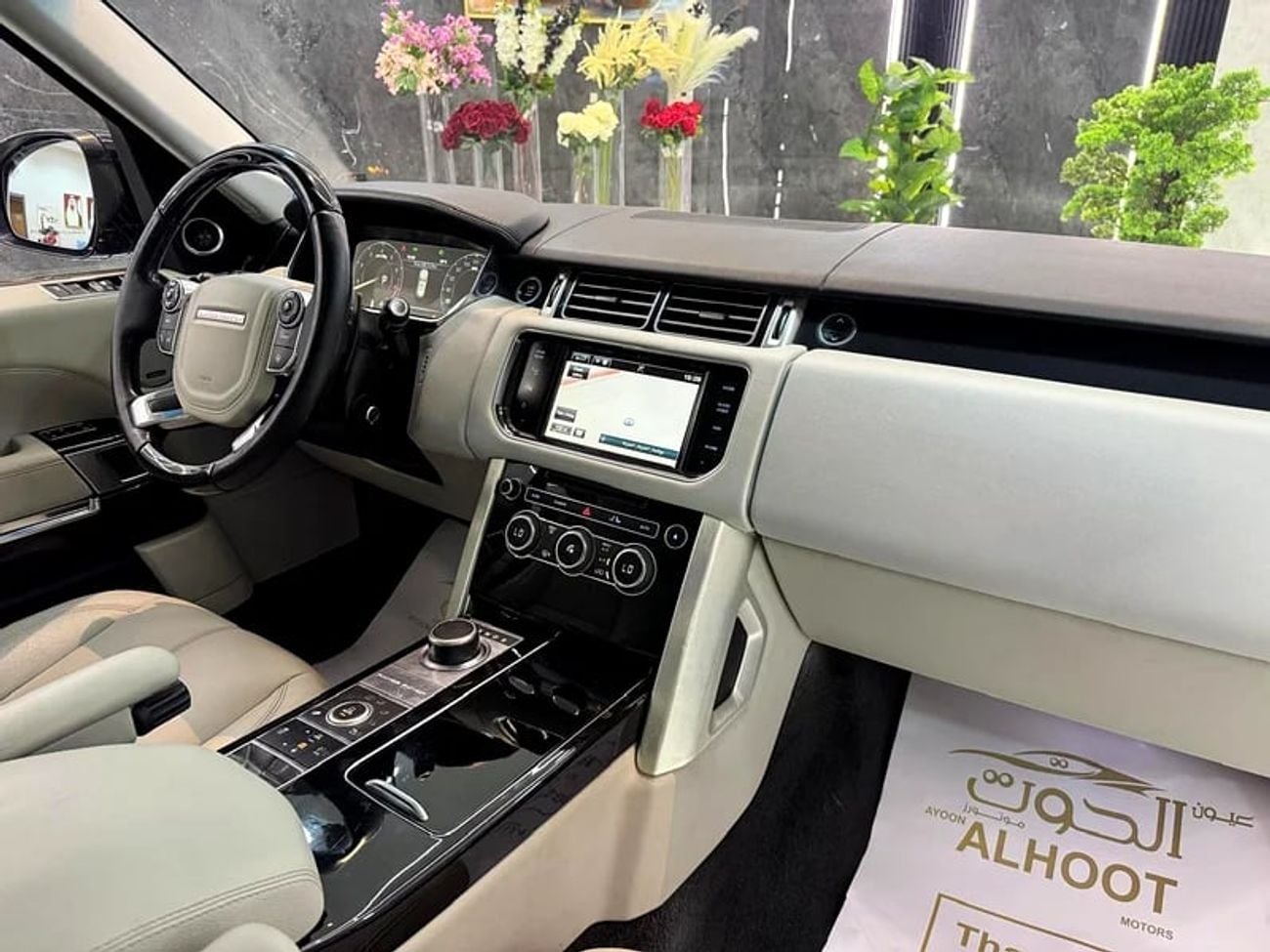 Land Rover Range Rover Supercharged 5.0L SUPERCHARGED VOGUE V8 || GCC II FULLY LOADED || PERFECT CONDITION || 98k