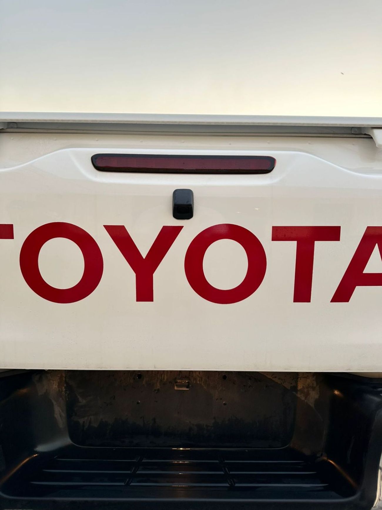 تويوتا هيلوكس SR5 2.7L Petrol Manual Transmutation Double Cap 4x4