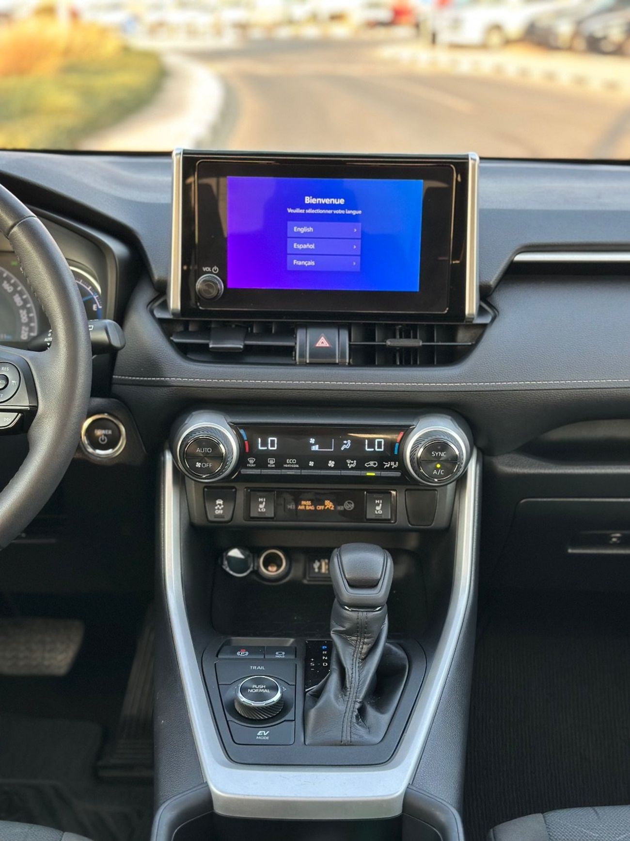 Toyota RAV4 hybrid XLE 2.5L | Sunroof Full option