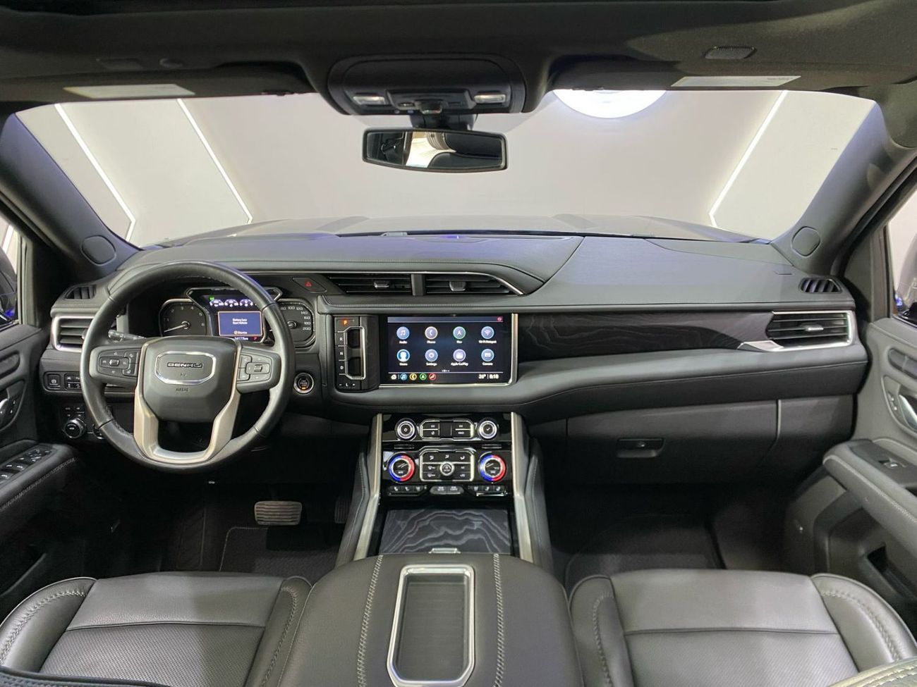 GMC Yukon Denali 6.2L (8 Seater) - 2021