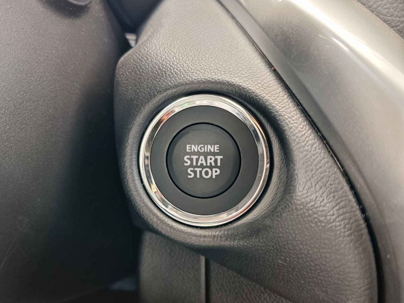 Suzuki Grand Vitara GLX / HYBRID / DOUBLE TONE / 1.5L V4 /  "9" DISPLAY / 360* CAMERA / HEADUP DISPLAY (CODE # GVHB4X2F)