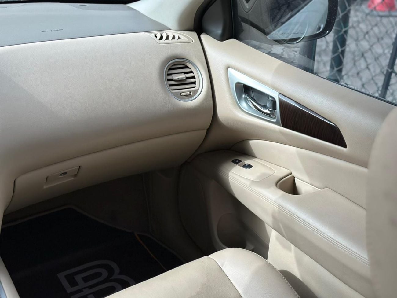 Nissan Pathfinder SV 3.5L (260 HP) 4WD NISSAN PATHFINDER | GCC | 2015 | FULL OPTIONS 7SEATERS WITH PANORAMIC ROOF