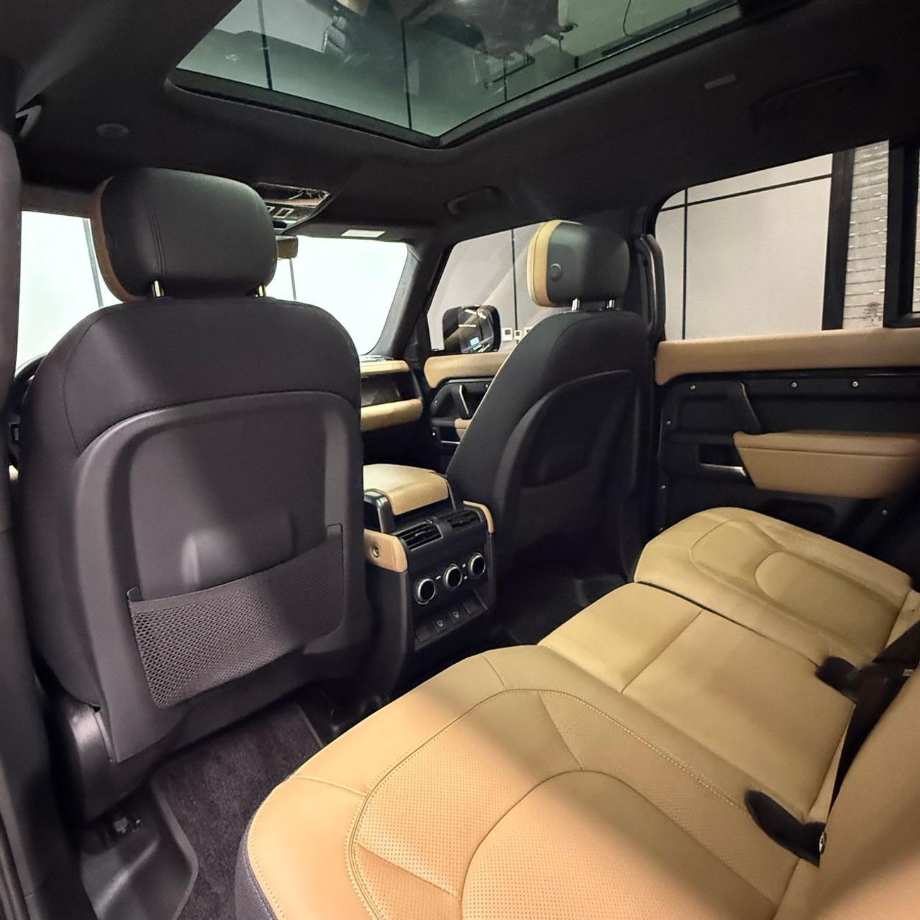 Land Rover Defender 110 X P525 5.0L | GCC Specs | Under Warranty