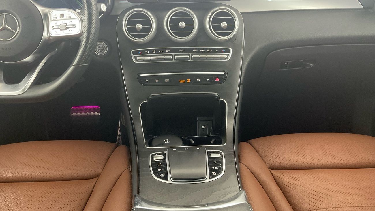 مرسيدس بنز GLC 200 2.0 MHEV GLC 200 4MPREMIUM PLUS AUTO | شامل الضمان | 0 ﺪﻔﻋﺓ ﺃﻮﻟﻯ