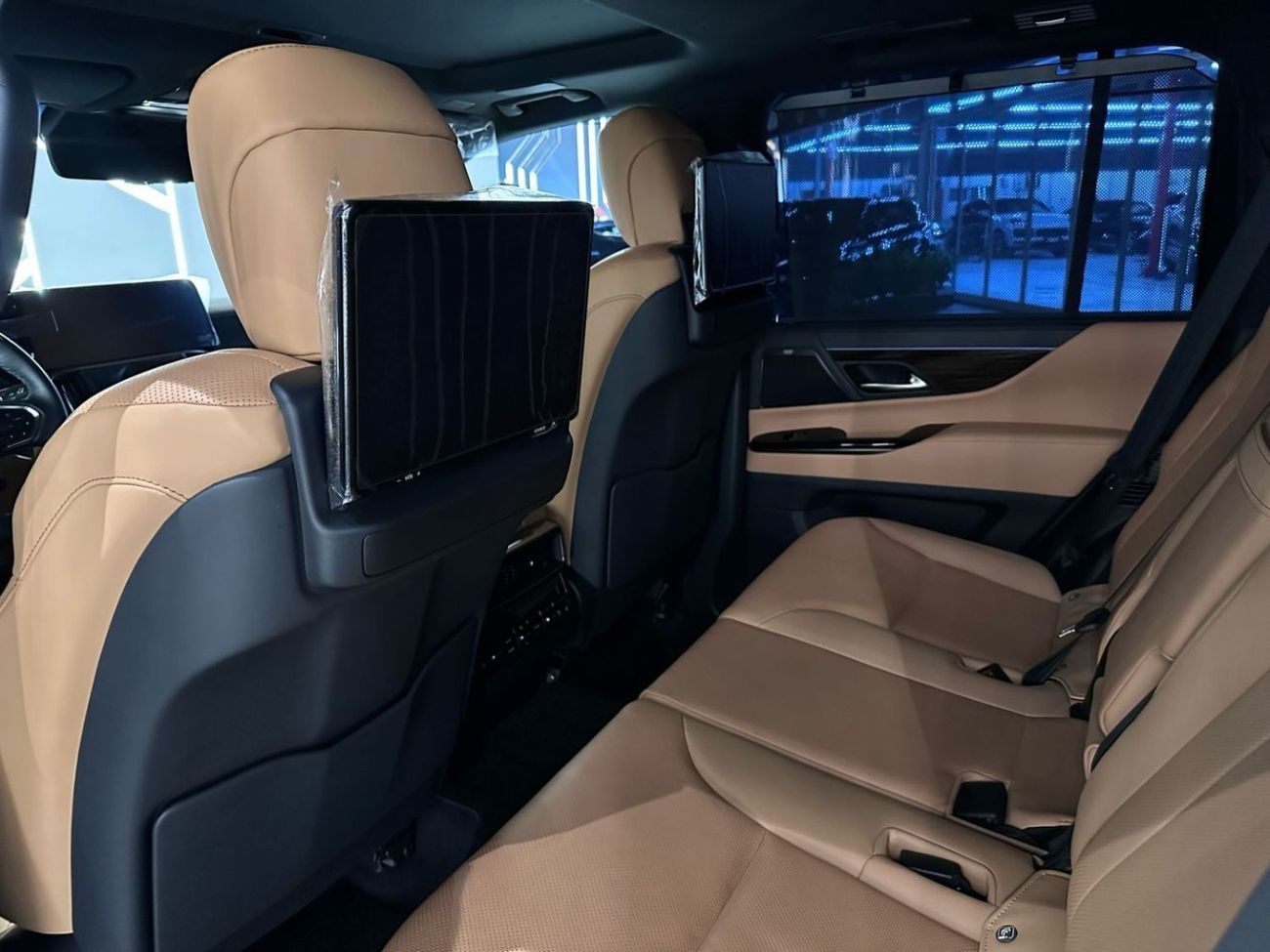 لكزس LX 600 Signature 3.5L ( CYL) 2022 LEXUS LX600 SIGNATURE / GCC / AL FUTTAIM WARRANTY AND SERVICE