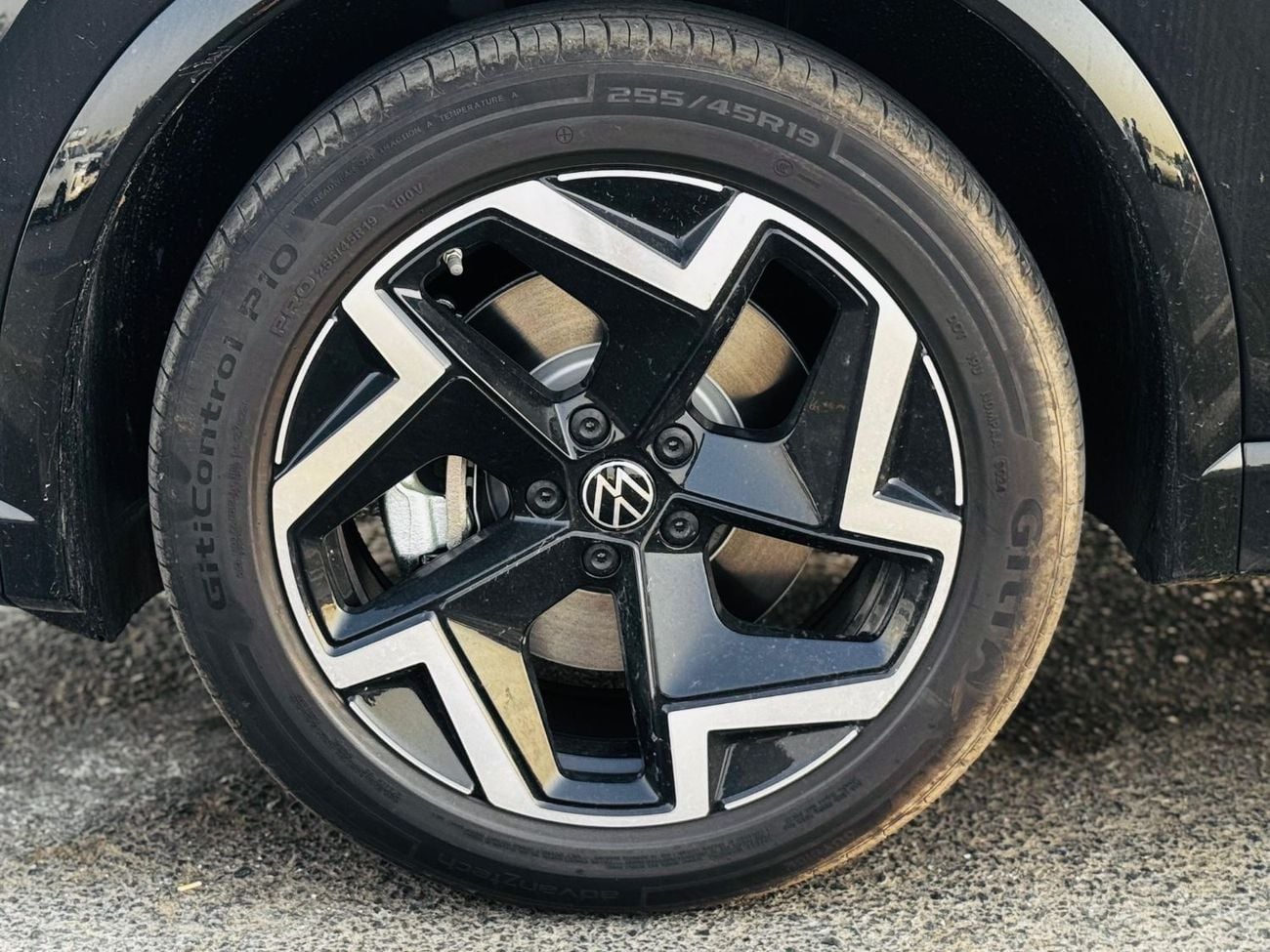 فولكس واجن تيجوان Volks wagen Tigwan R line  2.0 L. Model.  2025