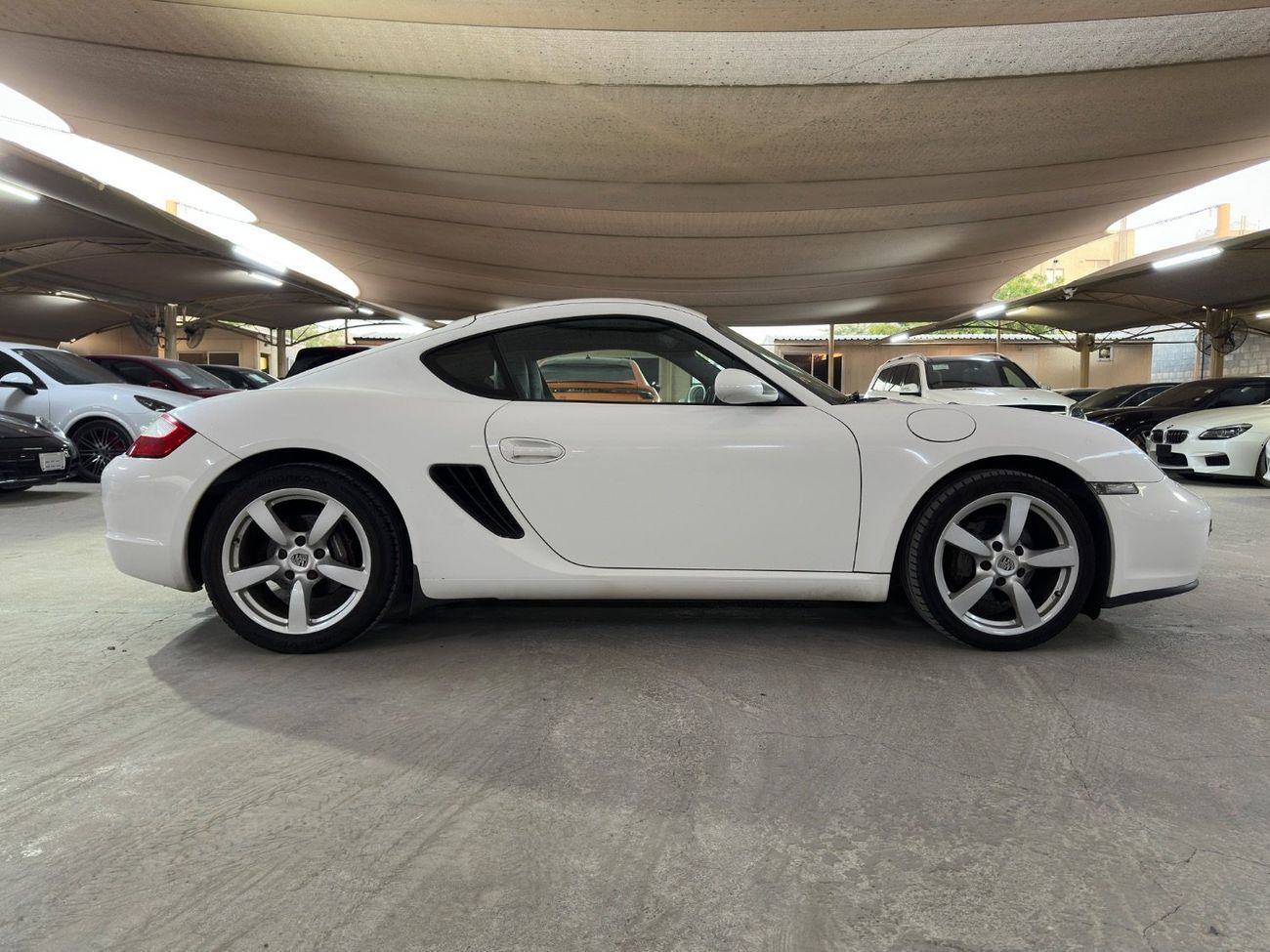 بورش كايمان PORSCHE CAYMAN 2008 2.7L | MANUAL TRANSMISSION | SPORTS STEERING WHEEL | HALF LEATHER SEATS