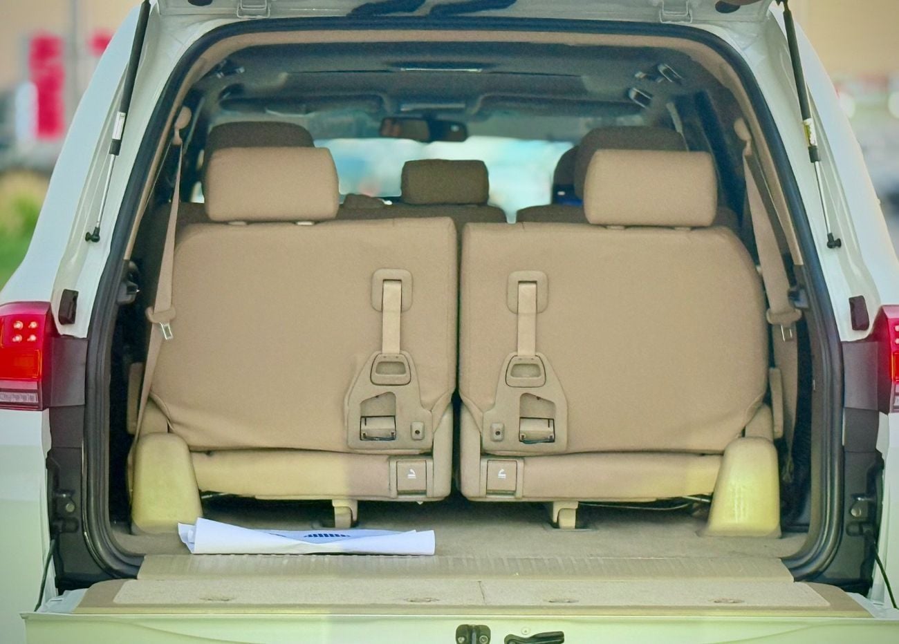 تويوتا لاند كروزر 2015 FACELIFTED 2025 WITH INTERIOR AND EXTERIOR FULL OPTION V6 GCC SPECIFICATION