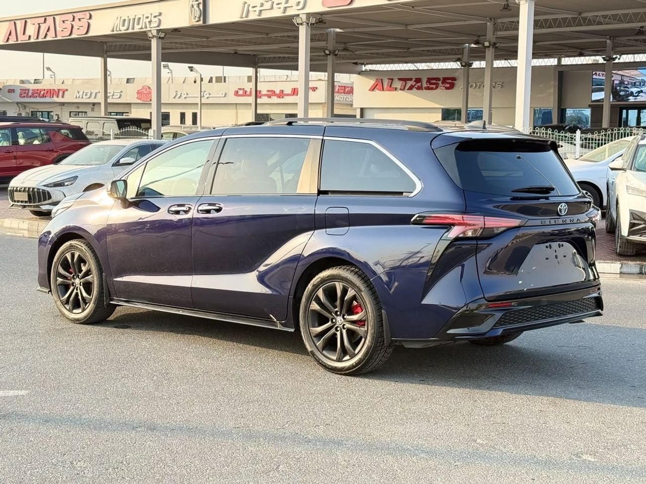 Toyota Sienna XLE hybrid 2.5 L premium