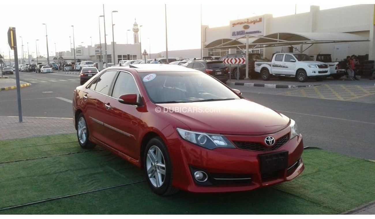 تويوتا كامري تويوتا كامرى عنابى خليجى 2013 فتحة سقف فول ابشن بحالة جيدة