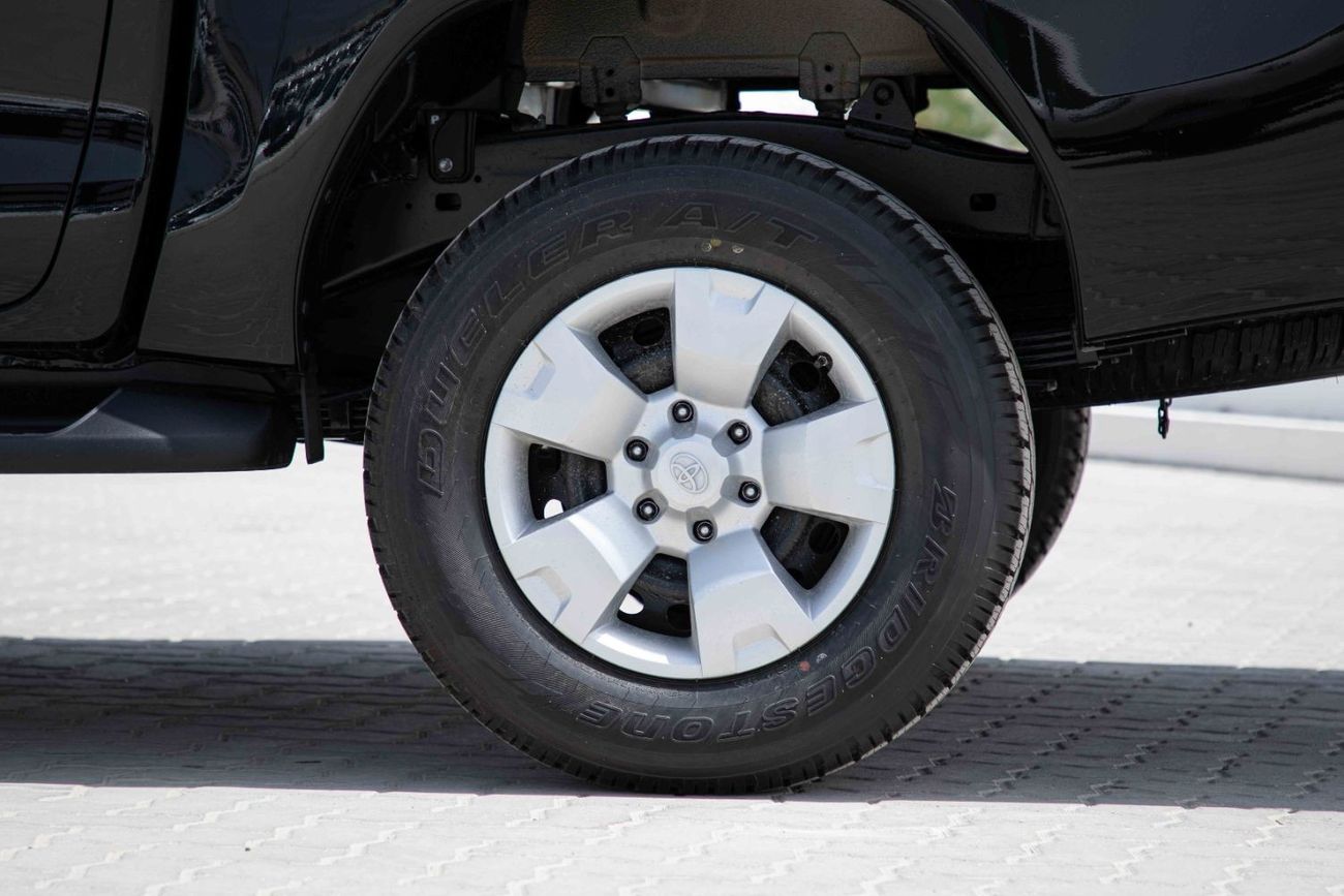 Toyota Hilux 2024 Toyota Hilux 4x4 DC 2.4 - Attitude Black inside Red