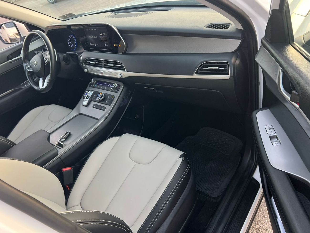 Hyundai Palisade 2021 Hyundai Palisade Sel - 3.8L V6 - Auto Trunk - Leather & Electric Seat - Key Engine Start Option