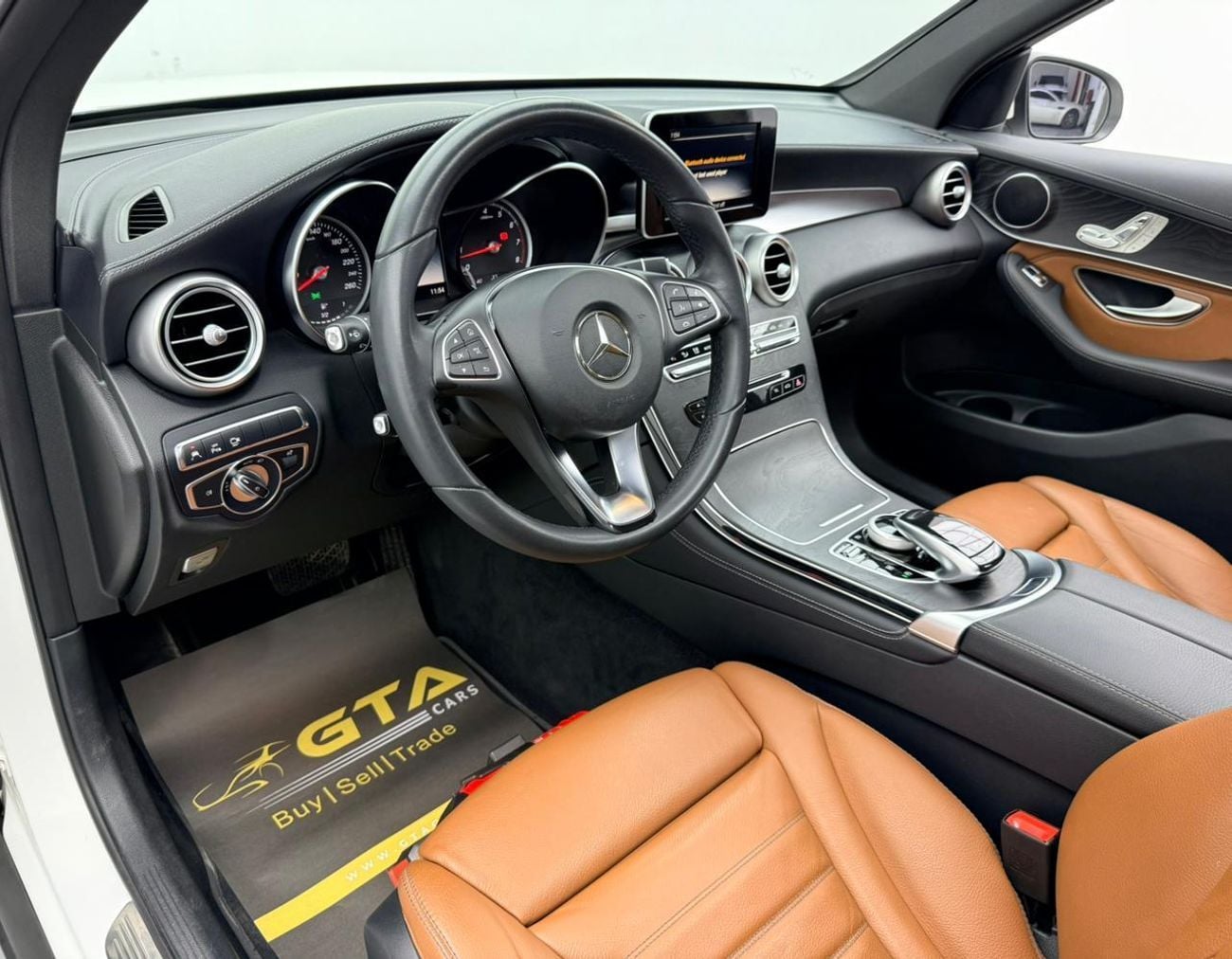 مرسيدس بنز GLC 250 2018 Mercedes-Benz GLC 250 4MATIC, Service History, Well Maintained, GCC