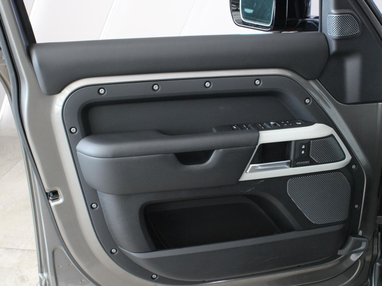 Land Rover Defender P400