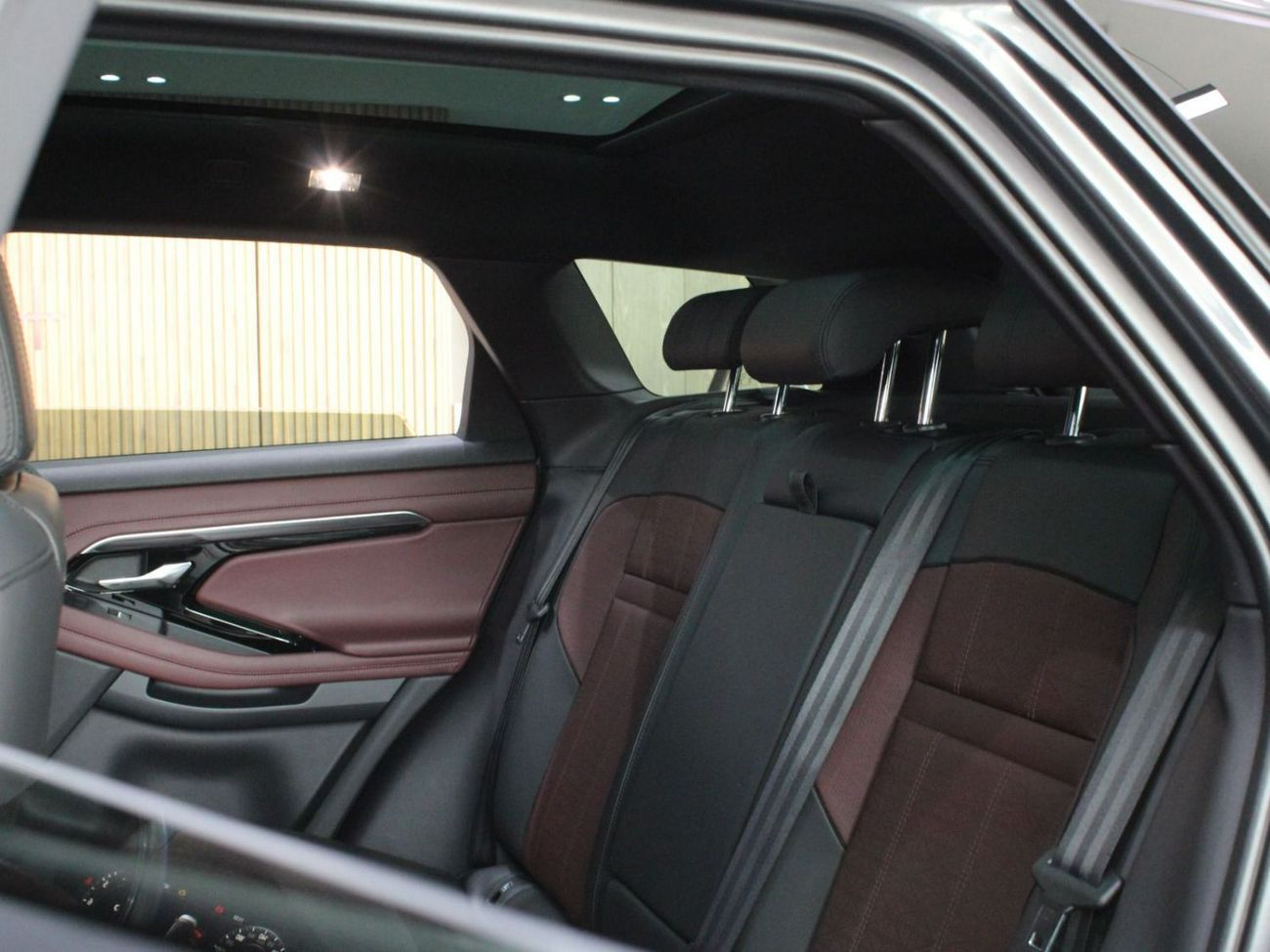 لاند روفر رانج روفر إيفوك - P250 HSE | With Warranty