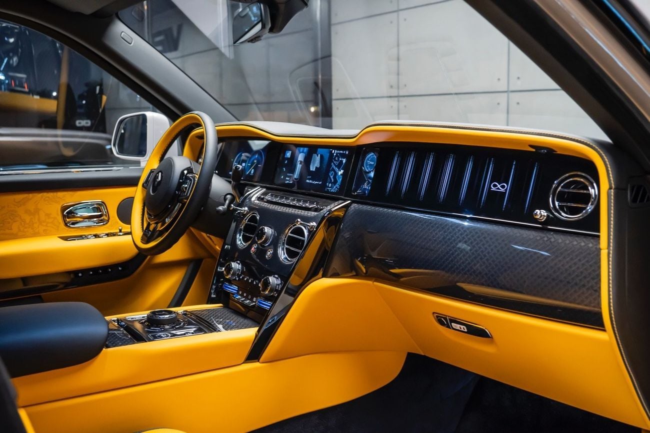 رولز رويس كولينان Rolls Royce cullinan  2025 GCC  Warranty and service AGMC  Black badge  2,900 km