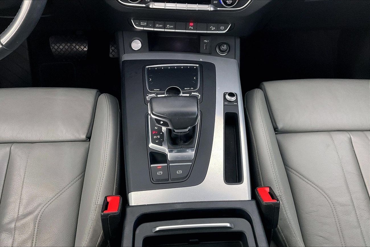 Infiniti Q50 Premium / Luxe | Guaranteed Warranty | 0 Down Payment