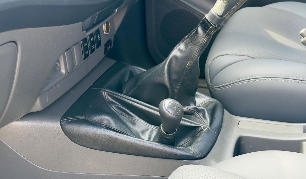 تويوتا هيلوكس 3.0L Diesel MT | OFF Road Tyres | ALLOY RIMS | ROLL BAR | GOOD CONDITION