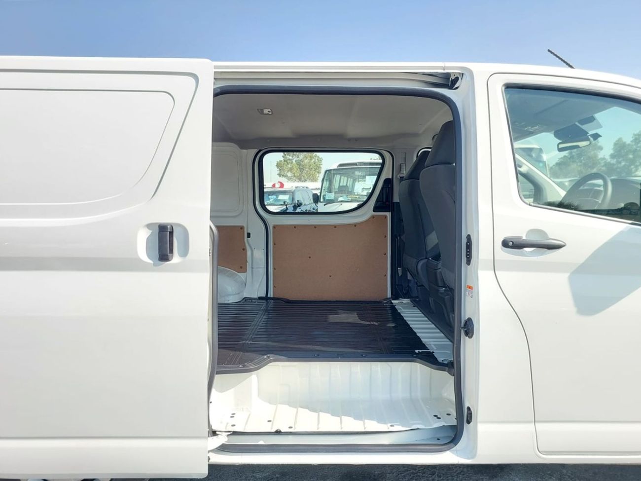 Toyota Hiace (RAMADAN OFFER) TOYOTA HIACE  VAN RHD 2025 MODEL 2.8 L DIESEL AUTOMATIC(PM80832)