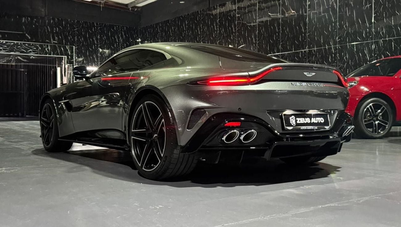 Aston Martin Vantage Standard V8