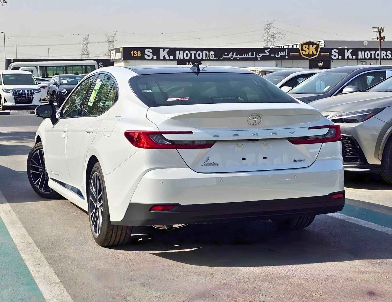 تويوتا كامري LUMIERE HYBRID /2.5L V4 PETROL/RADAR / PANORAMIC ROOF /360*CAMERA/HEADS UP DISPLAY (CODE#CLM)