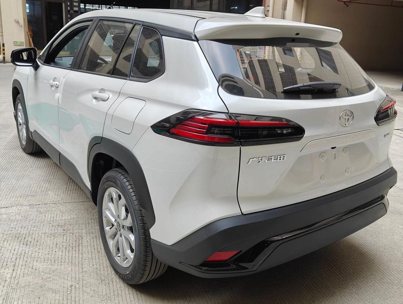 تويوتا فرونتلاندر Toyota FRONTLANDER 2.0L (LEATHER SEATS) LEADING VERSION