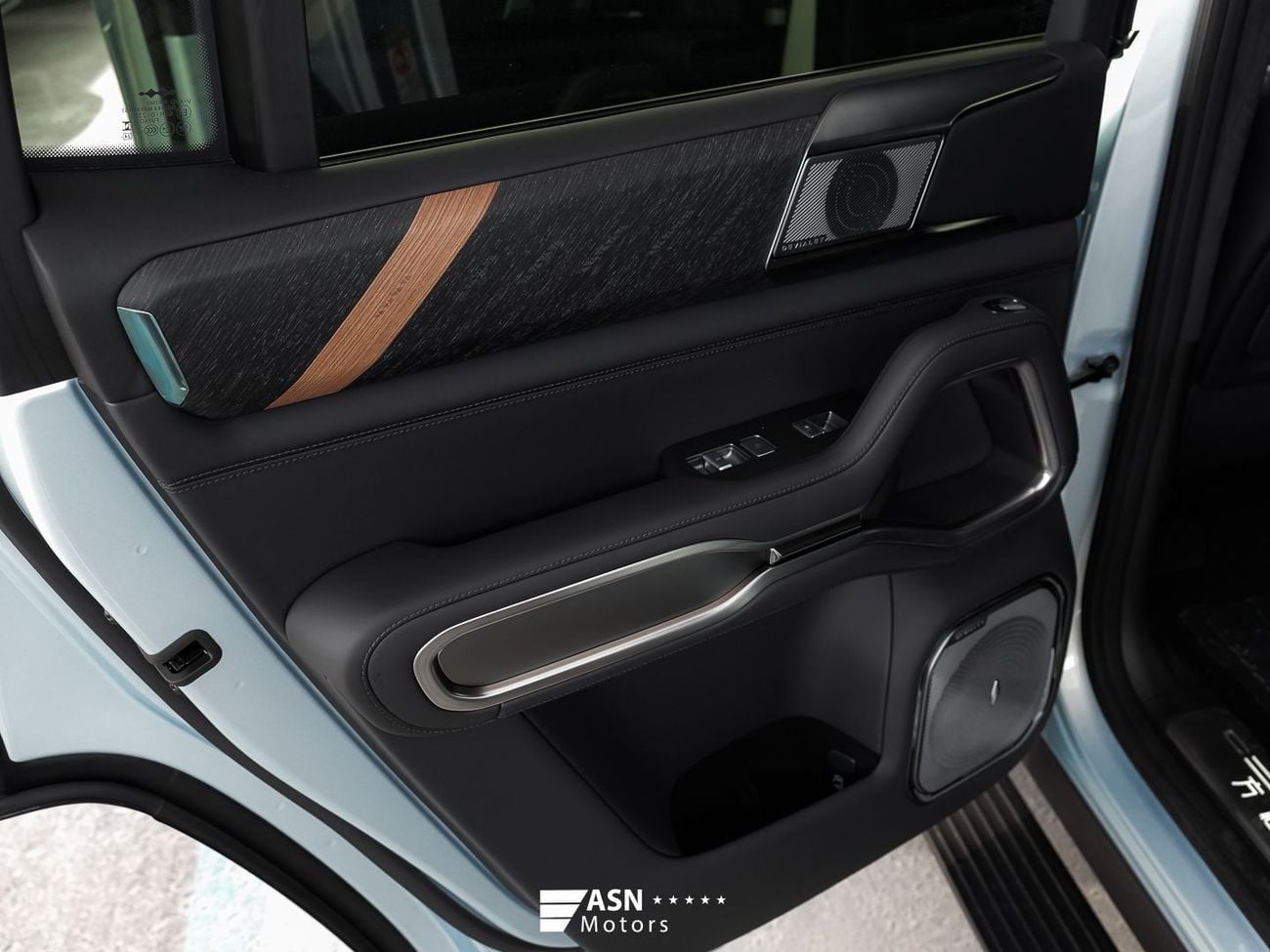BYD Leopard 8 DELUX (NGCC) Smart and Brave Flagship Edition (7 Seats) Zhiyong Flagship Edition (7 Seats) 2025