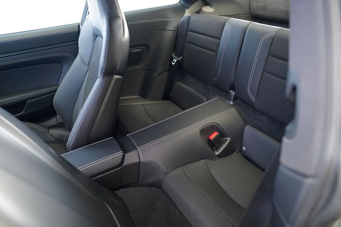 بورش 911 GT3 4.0L (505 HP) Touring Package