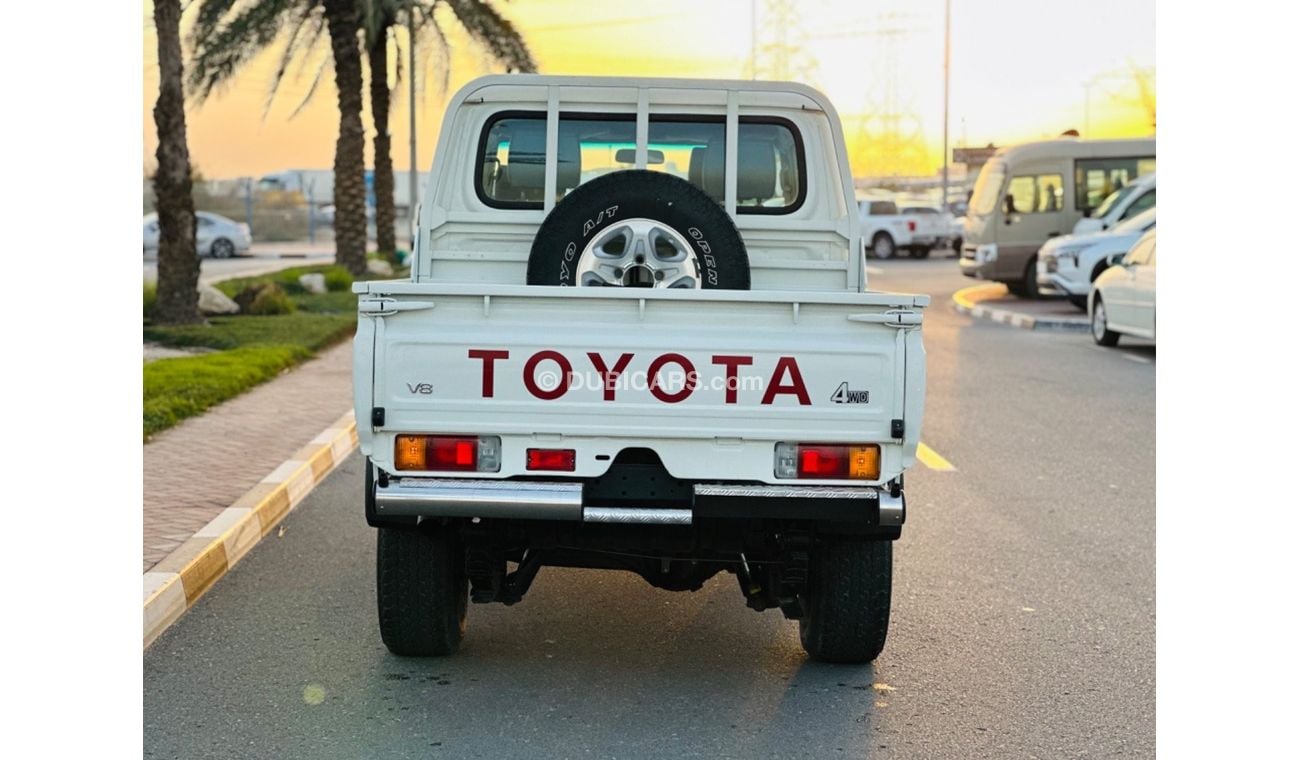 تويوتا لاند كروزر بيك آب