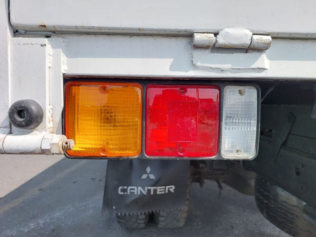 Mitsubishi Fuso Canter (RAMADAN OFFER) MITSUBISHI CANTER TRUCK RHD 1996 MODEL 4.6 L DIESEL MANUAL(PM20447)