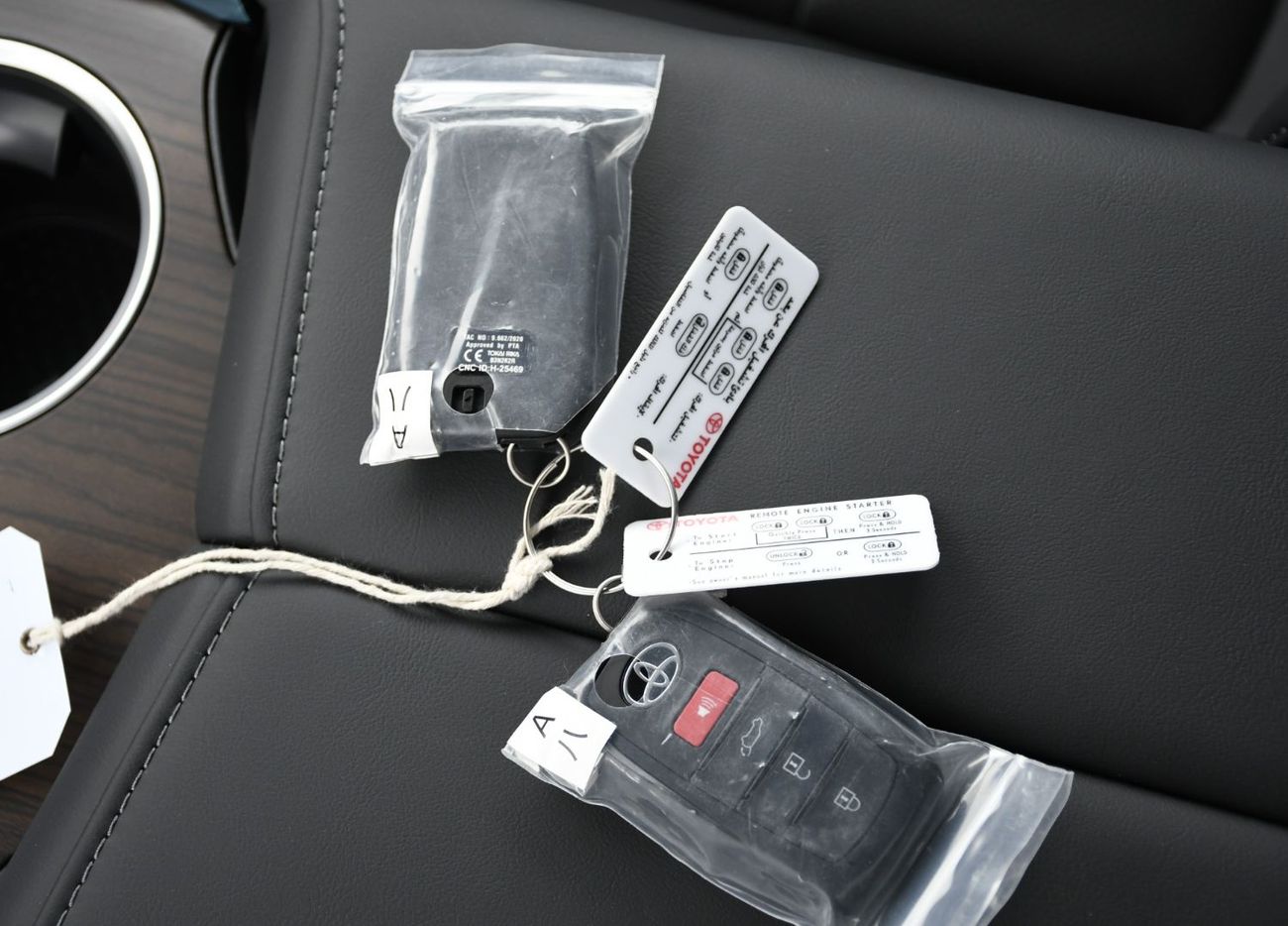 Toyota Land Cruiser 4.0L GXR With Rader ! Remote Strat Engine  (Ready Stock)