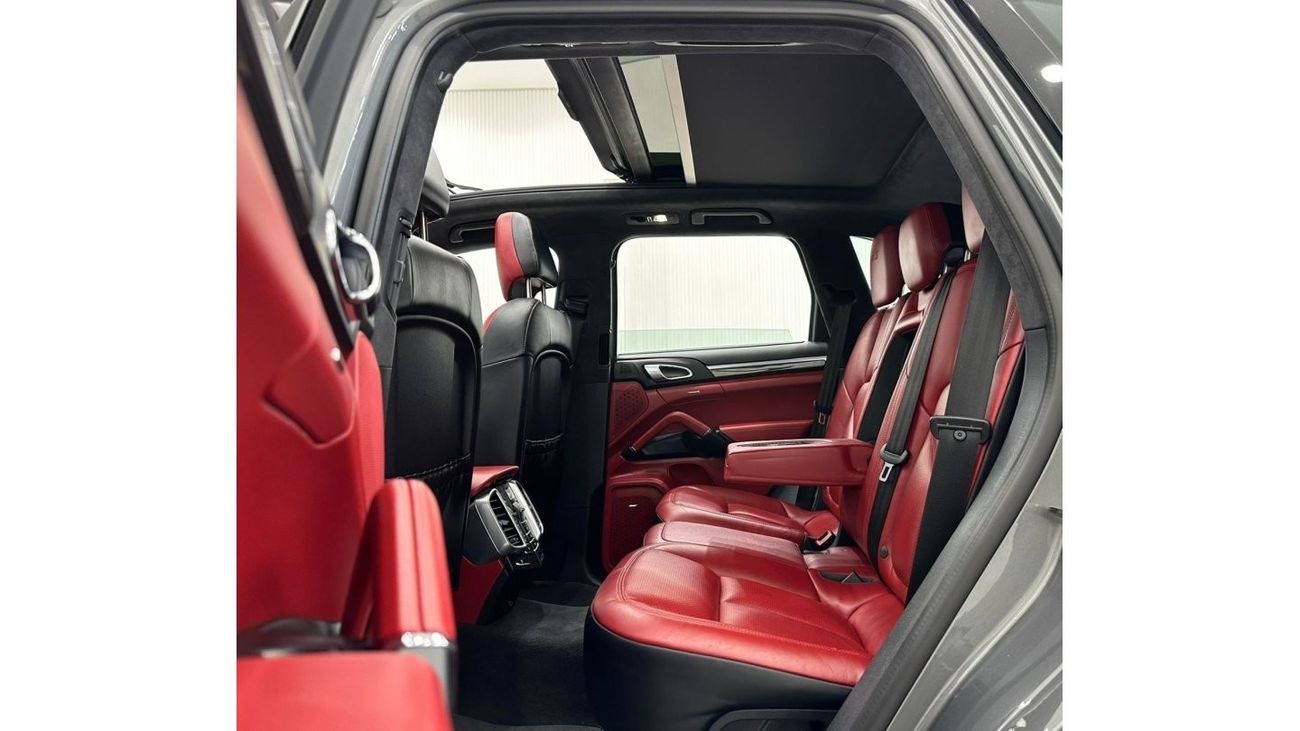 بورش كايان 2017 Porsche Cayenne GTS, Dec 2025 Porsche Warranty, Full Porsche Service History, Full Options, GCC