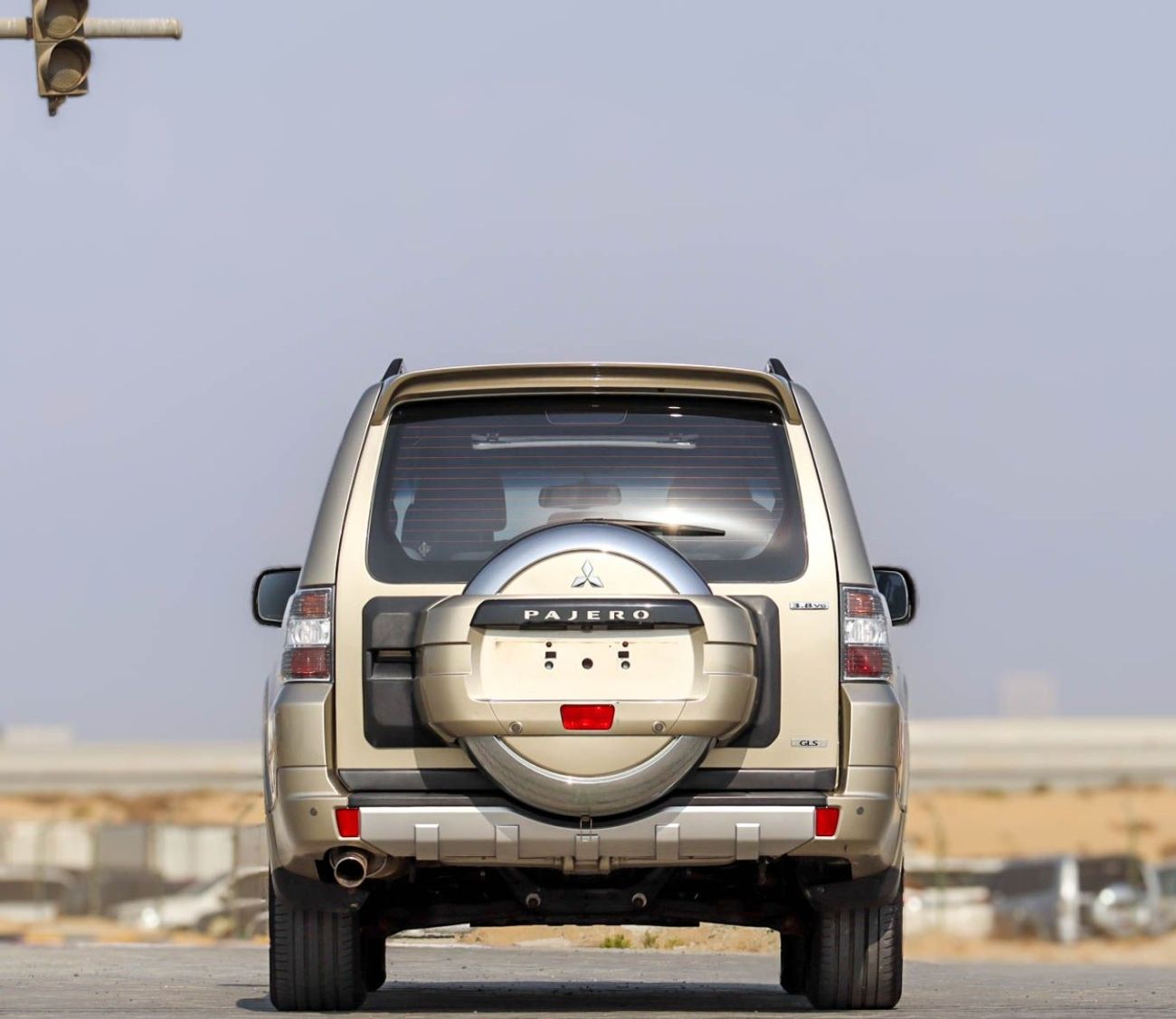 ميتسوبيشي باجيرو GLS 3.8L Mitsubishi Pajero 2014 3.8L full option v6 GCC accident-free in excellent condition