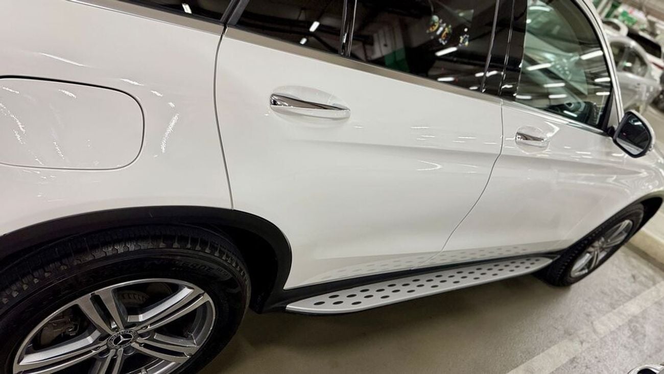 مرسيدس بنز GLC 300 4MATIC 2.0L