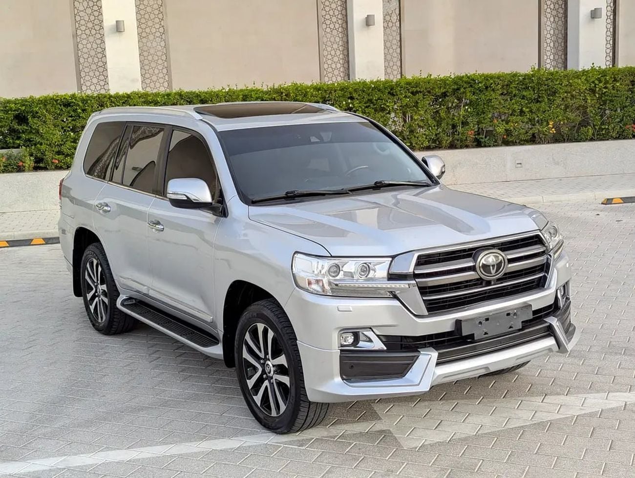 تويوتا لاند كروزر VXR Grand Touring GCC V8 Full Option TOP Very Premium Condition