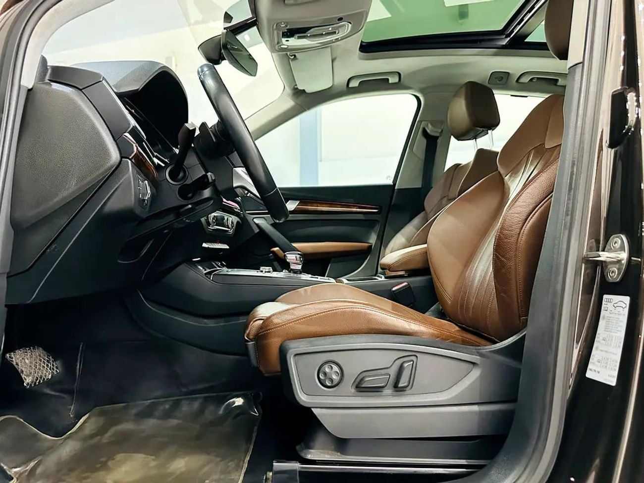 أودي Q5 45 TFSI Quattro Design 2.0L