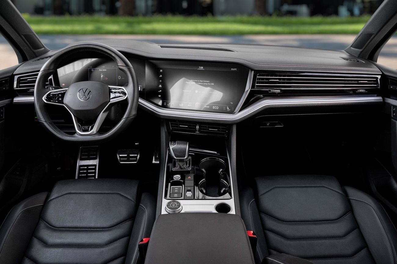 فولكس واجن طوارق Touareg R-Line | 3,134 P.M | 0% Downpayment | ONE OWNER!