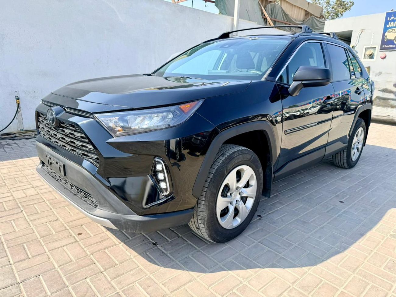 Toyota RAV4 LE 2.5L (219 HP)