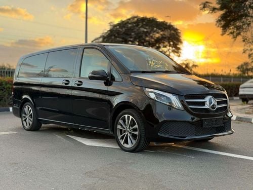 Mercedes-Benz V 250 GCC SPEC NEAT AND CLEAN