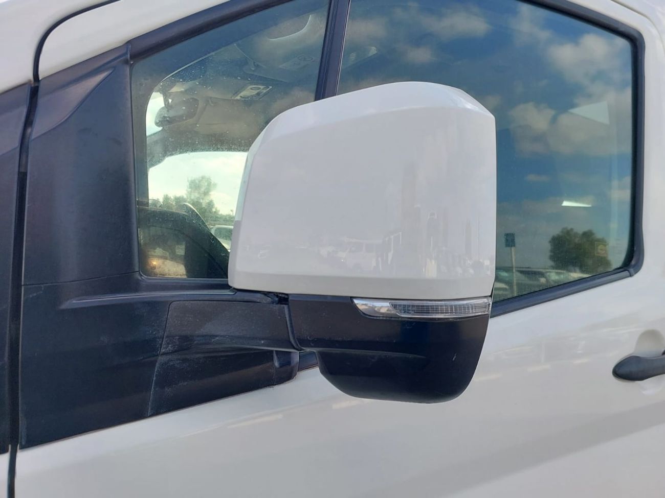 Toyota Hiace TOYOTA HIACE COMMUTER VAN RHD 2020 MODEL 2.8 L DIESEL AUTOMATIC(PM14152)