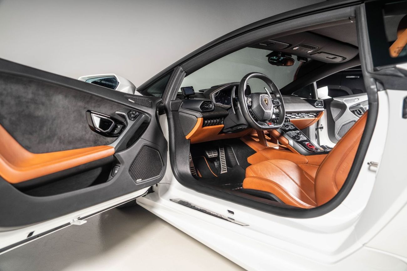 لامبورغيني هوراكان 2017 - LAMBORGHINI HURACAN LP 580-2 - CARBON ROOF - IMMACULATE CAR - 1 YEAR WARRANTY